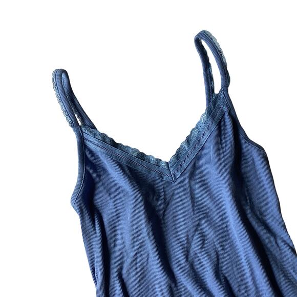 Old Navy Lace Trim Cami - Picture 4 of 7